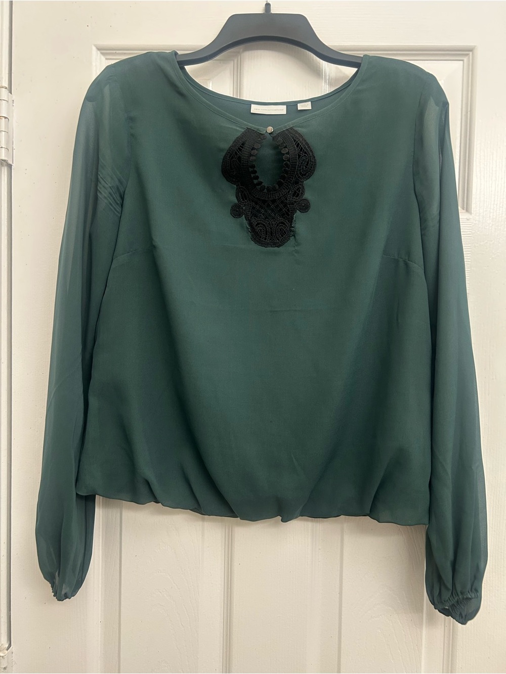 New York & Company Dark Hunter Green Long-Sleeve Blouse with Black Applique